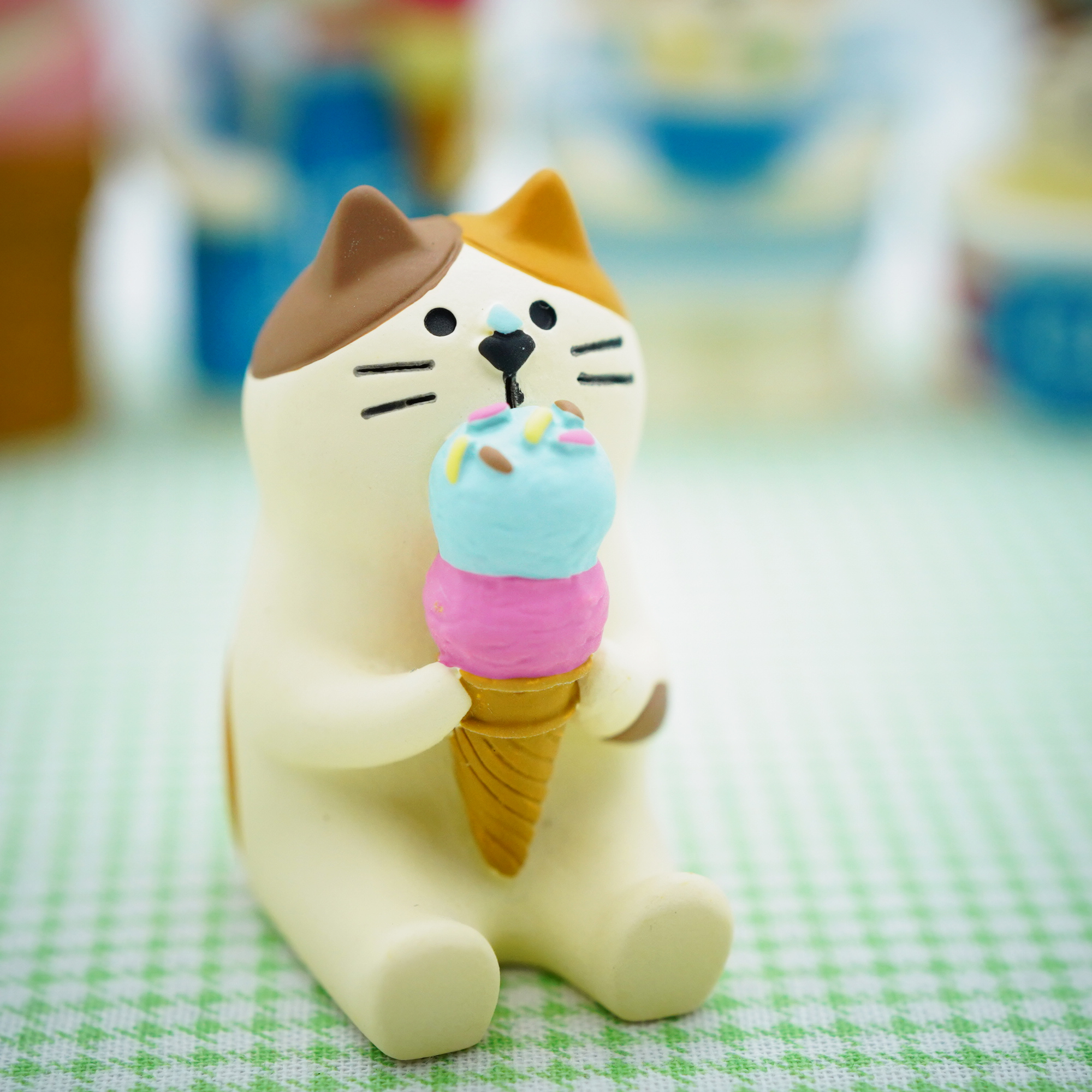 デコレ　コンコンブル decole concombre アイスクリーム屋 Amazon.co.jp: デコレ(Decole) 置物 アイス屋猫 3×2.8×H5.4cm